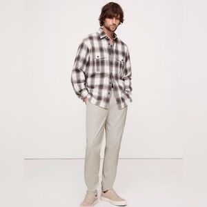 NWT Banana Republic Athletic Slim Performance Light Khaki Pant Sz 30 X 30.